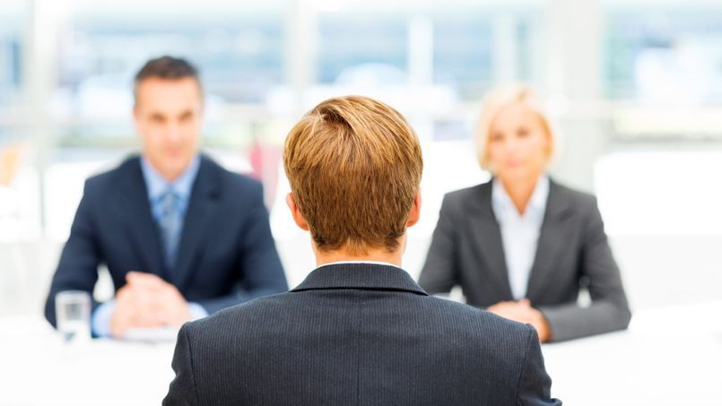 Comment se présenter lors d’un entretien d’embauche  ? Les conseils de Patrick.